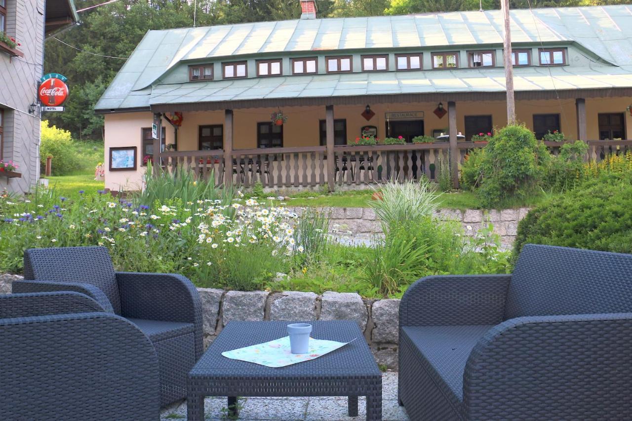 Kořenov Hotel Maredis מראה חיצוני תמונה