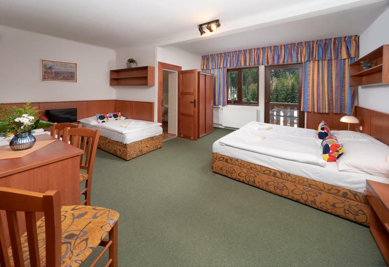 Kořenov Hotel Maredis מראה חיצוני תמונה